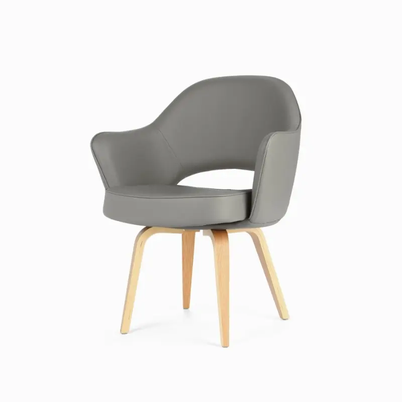 Кресло Executive с деревянными ножками